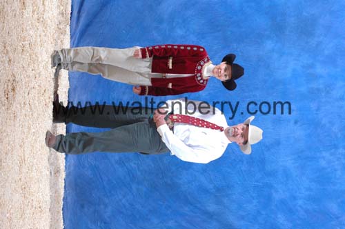 2 people DB05p1A.2- 001