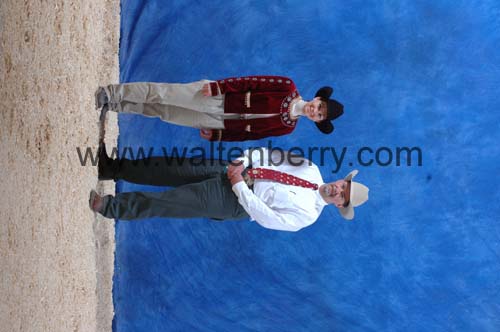 2 people DB05p1A.2- 002